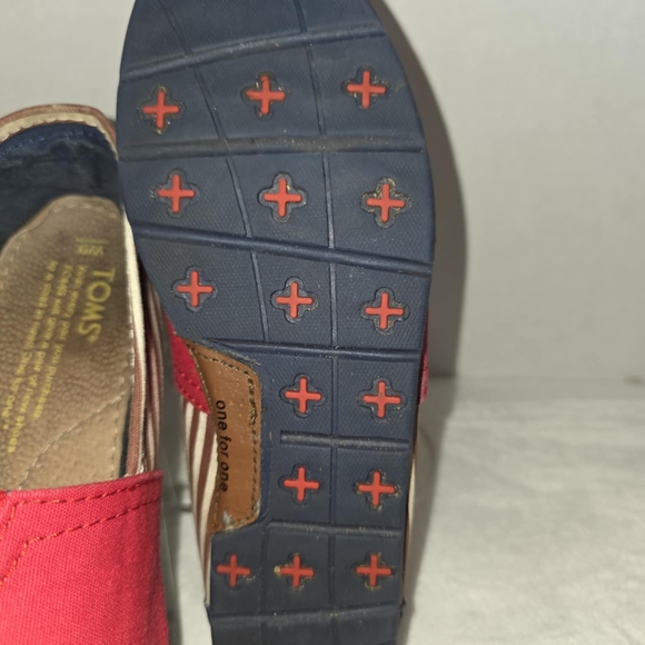 Toms Patriotic Red and Blue Moccasins - Picture 14 of 16